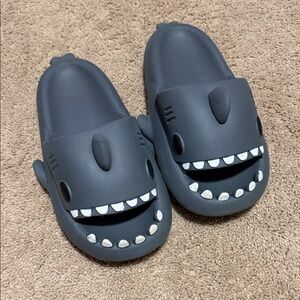 Amazon Kids Shark Slide Sandals in Charcoal Gray with White Teeth